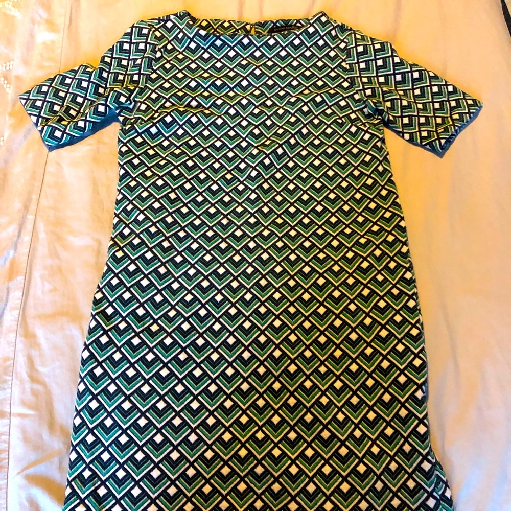 Great condition banana republic dress. Mid sleeve